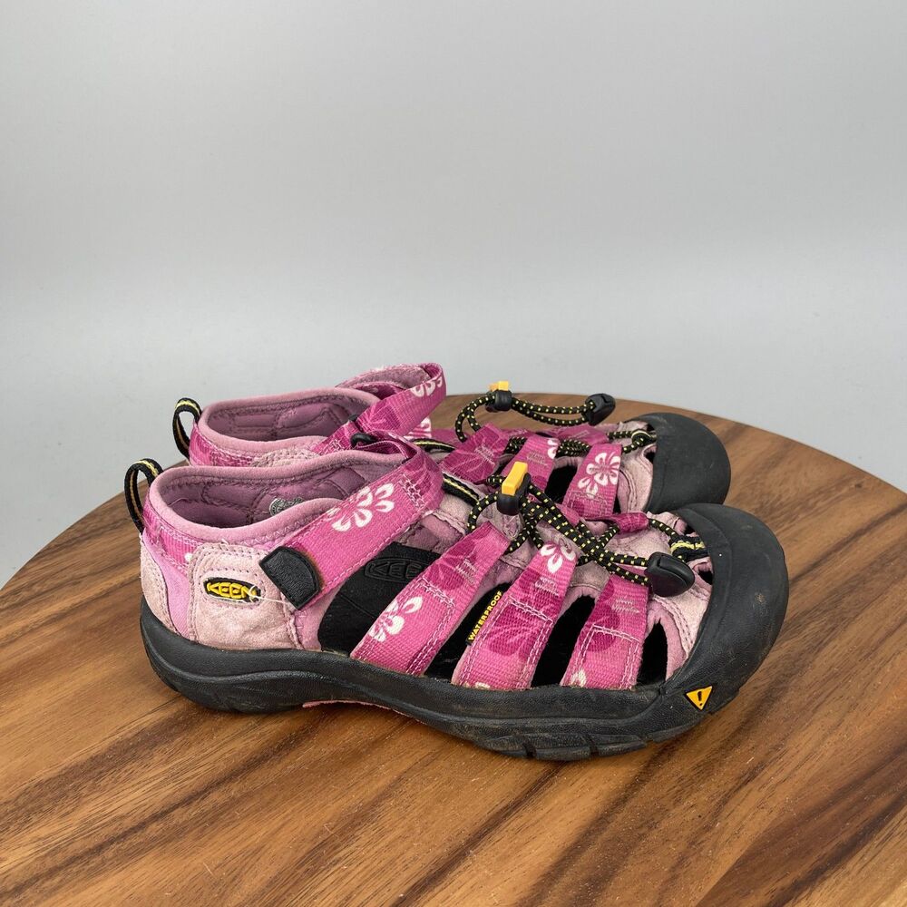 KEEN Newport H2 Sandals Youth Girls Size 5 Pink Walking Trail Water Shoes